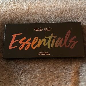 Violet Voss Essentials palette 2/30$